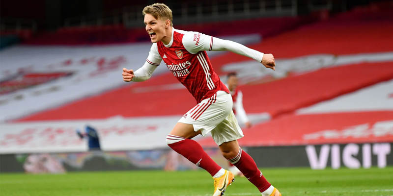 Martin Odegaard có phong cách đá tấn công hiện đại, mạnh mẽ